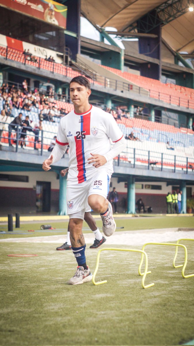 EstudiantesMEFC's tweet photo. Entrada en calor para disputar el primer duelo de la Copa #PorAmorAMerida ante Rayozuliano 💪🔥
#elequipodelpueblomerideño https://t.co/Fgk9UFjO5L