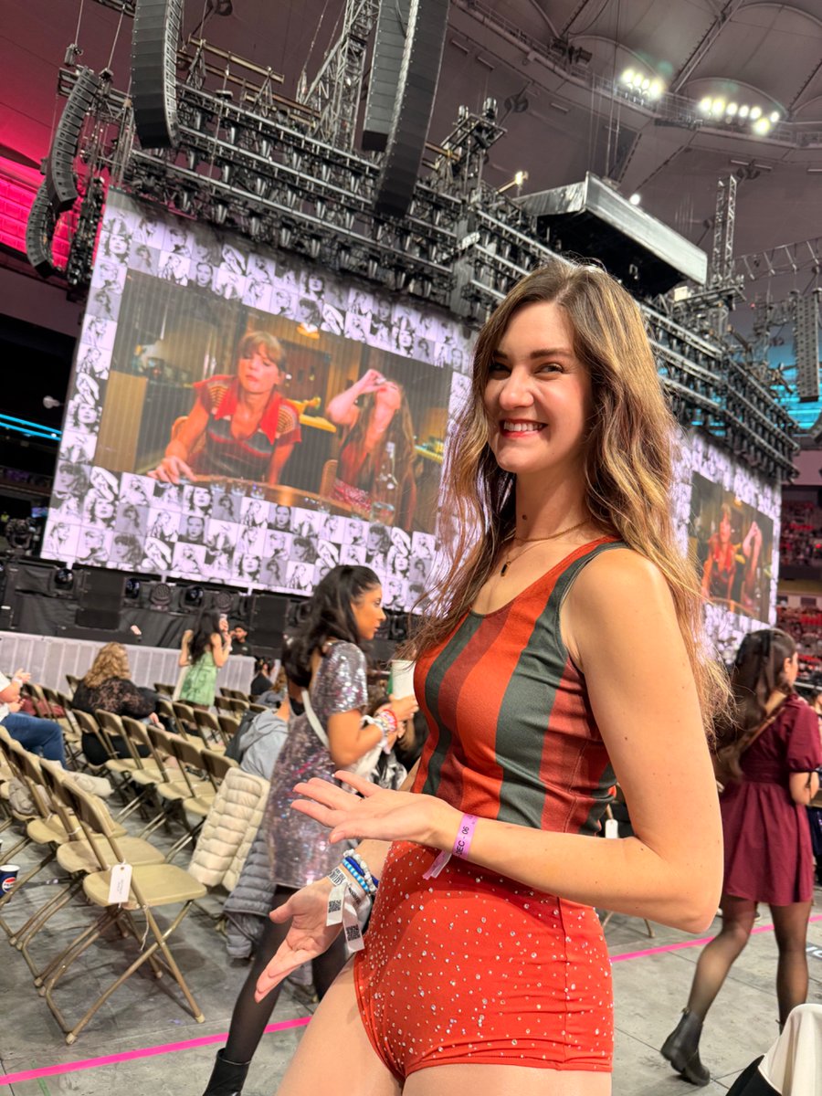 stacigiroux's tweet photo. @taylornation13 Back to December… 6th at the first night of #VancouverTSTheErasTour when I was the problem and I was with my sister (who can’t come to the phone right now, why?!… BECAUSE SHE’S DEAD!) 😜😍 #SecretGardensInMyMind @taylornation13 @taylorswift13 https://t.co/WOGub2teZb