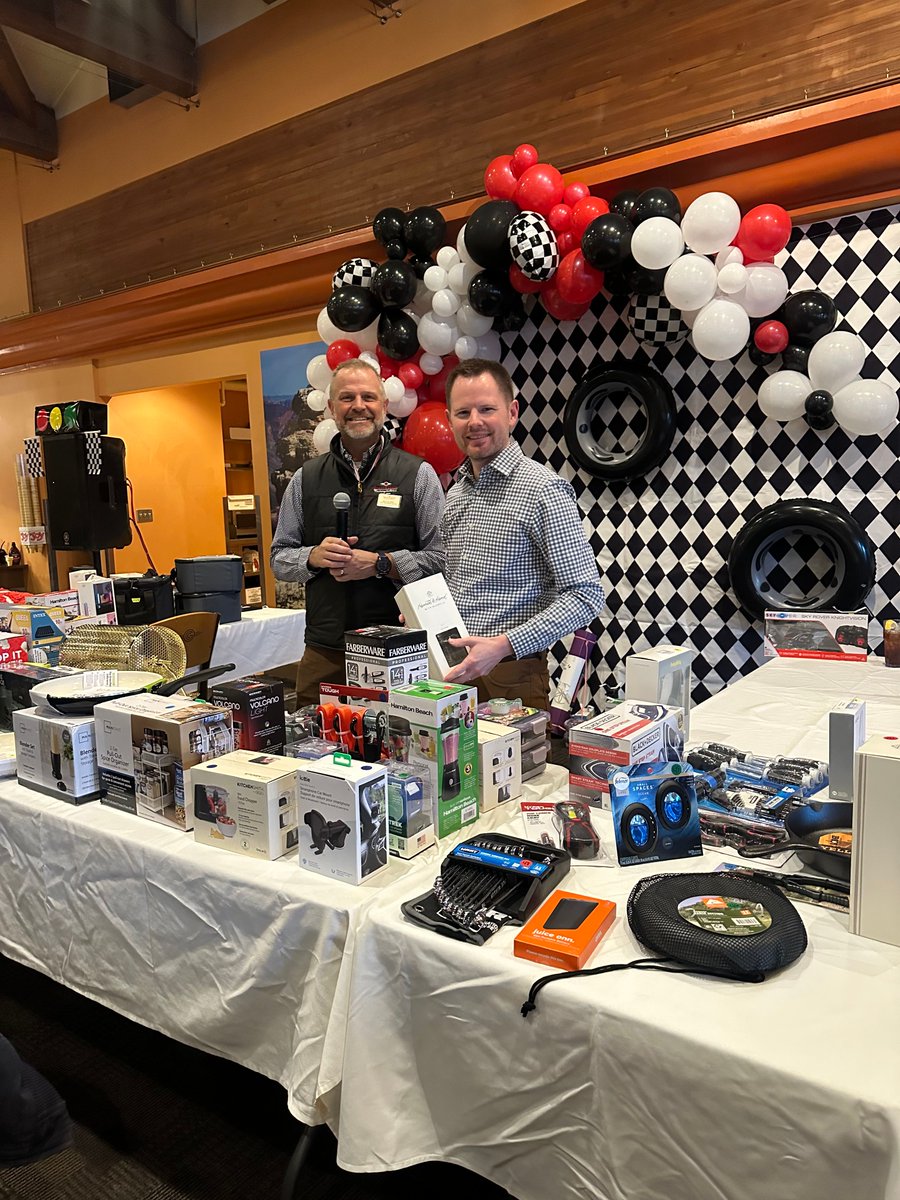 We revved our engines as we celebrated an incredible year at Grand Canyon Railway during our Employee Appreciation Banquet! Here’s to the victories of the past and the exciting adventures that await us in the new year! Let’s ride into 2025 with even more enthusiasm and passion!