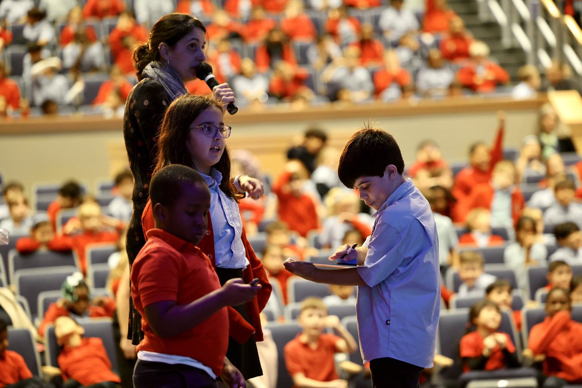 BISHouston's tweet image. Healthy Me!ย Starting the year feeling balanced and focused on our well-being at our #primaryassembly led by our #worldclass Assistant Head, Ms. Pittman!
Weโre setting the tone for strength, resilience, and emotional well-being in the year ahead.
#CreateYourFuture #BISHouston