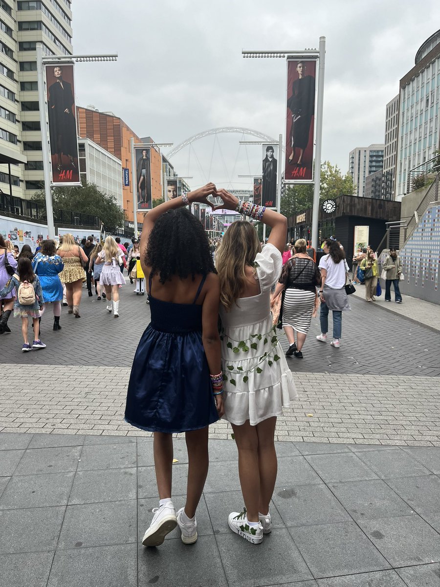 daisy02755841's tweet photo. @taylornation13 Take me back into my ✨bubble ✨ inside #SecretGardensInMyMind when I won eras tour tickets from bubble 🫧💝 https://t.co/ePTib6AT1m