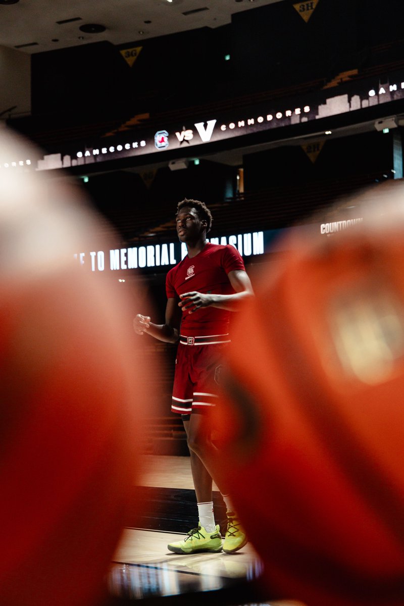 GamecockMBB's tweet photo. 💼🤙

#Gamecocks🐔🏀 // #ForeverToThee https://t.co/VlwvOPBUMv