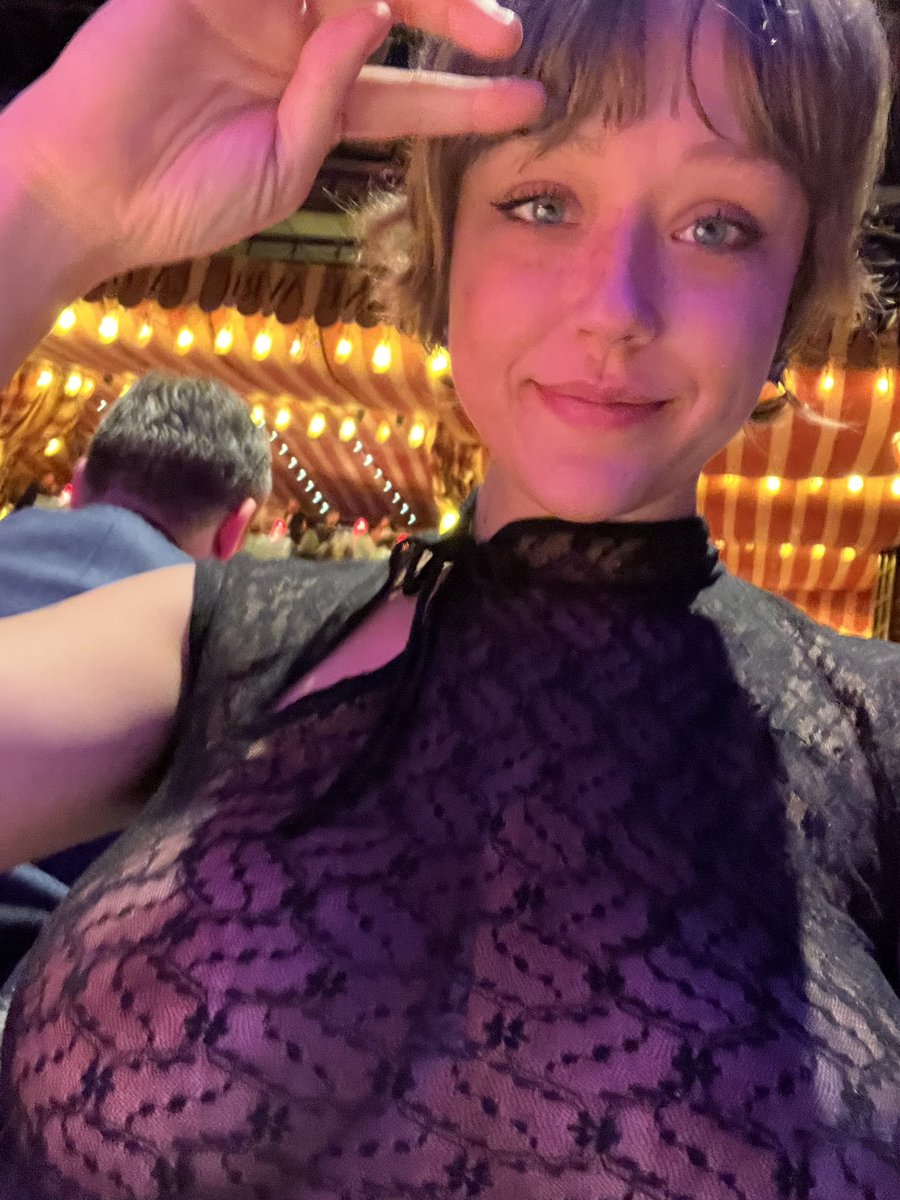 onelastaco's tweet photo. Seeing Moulin Rouge tonight https://t.co/wPv0Xmkkcu
