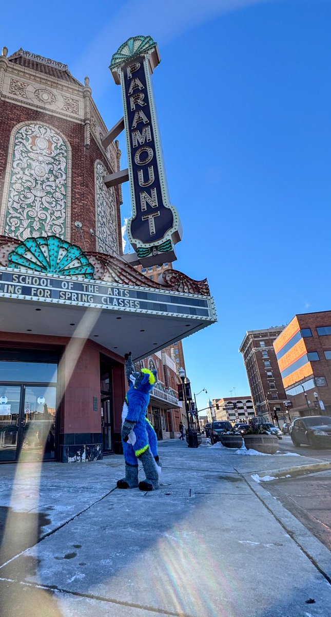 Took a tour around my new area and found this cool sign.  Don't you see!  Pretty!  

#fursuit #Fursuits #publicfursuit #FursuitEverday