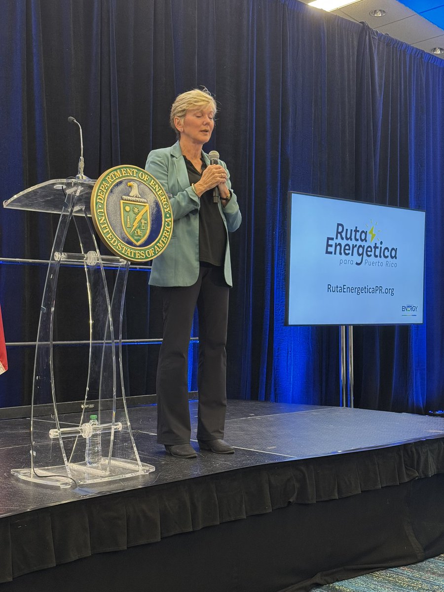 acarbolugo's tweet photo. I am honored to have had the privilege of working with this incredible, humble, and brilliant human being. Thank you for all that you did for all of us in Puerto Rico. Your legacy will continue to inspire generations. I am grateful for the honor of working with you. @SecGranholm https://t.co/kBfSP6c5cX