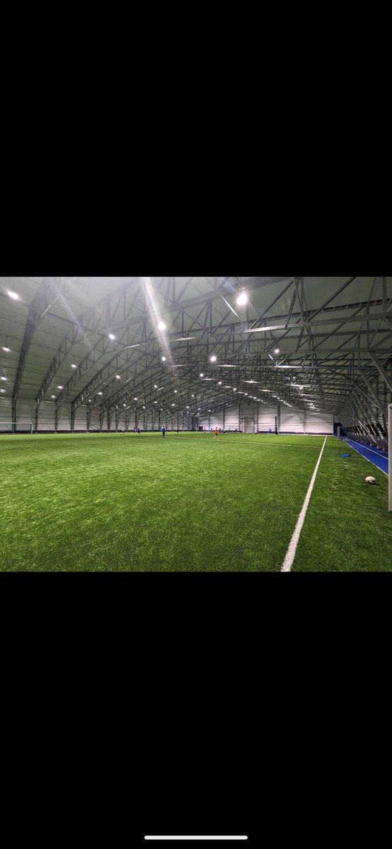 KnutEspegren's tweet photo. Sesongoppkjøring i gang! Oddi Skonhoft i storslag som ny BIL trener! ⚽ Deilig å ha egen hall hvor man kan kjøre aktiviteter for barn og unge (og oss voksne) gjennom hele vinteren, ref. KRS Speedfotball (@jespermathisen stå på 👊)! På bygda får vi ting til! #lokalfotballagder https://t.co/z213pbdDQp
