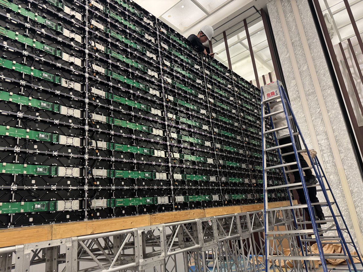 LEDTECH2023's tweet image. あけましておめでとうございます。
本年も宜しくお願い申し上げます。
今年は大型LEDの設営から始まりました。
LEDビジョンの修理サービス以外にLEDビジョンの施工、設営サービスも対応できます。
みなさんお気軽にご連絡下さいませ
led-tech.co.jp
Mobile:080 5795 6854
ran@led-tech.co.jp