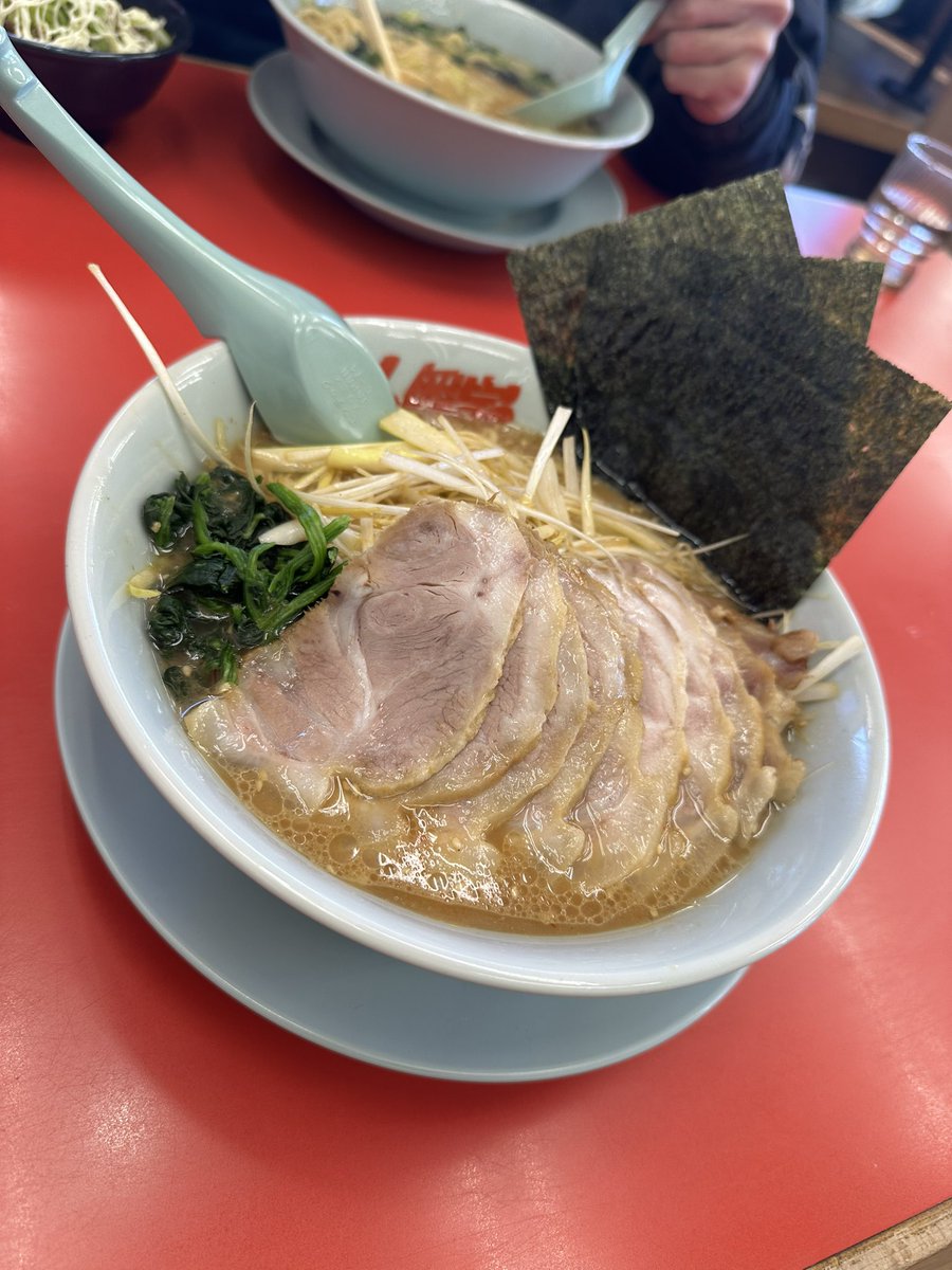 narusyoa's tweet photo. 夜勤寒すぎたからラーメン🍜

#山岡家 
#ラーメン https://t.co/AgbvqvWXmq