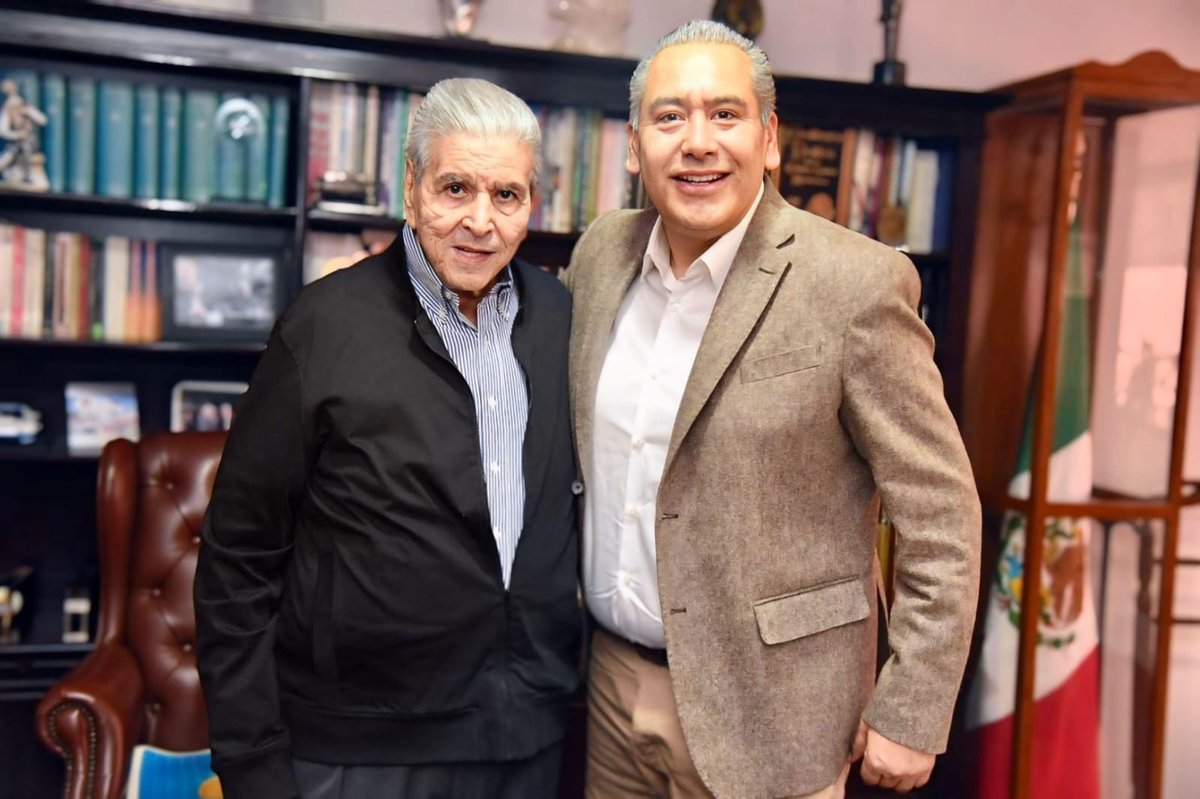 <a href="/leobardosoto/">Leobardo Soto</a> 
, Secretario General de la Federación de Trabajadores de la  <a href="/CTMPuebla/">CTM_FTPuebla</a>, se reunió con Carlos Aceves, Secretarío General de la @CTMMexico
. Compartiendo sus planes y metas sindicales para este 2025, para beneficio de los trabajadores de Puebla.

¡Unidad y Trabajo!