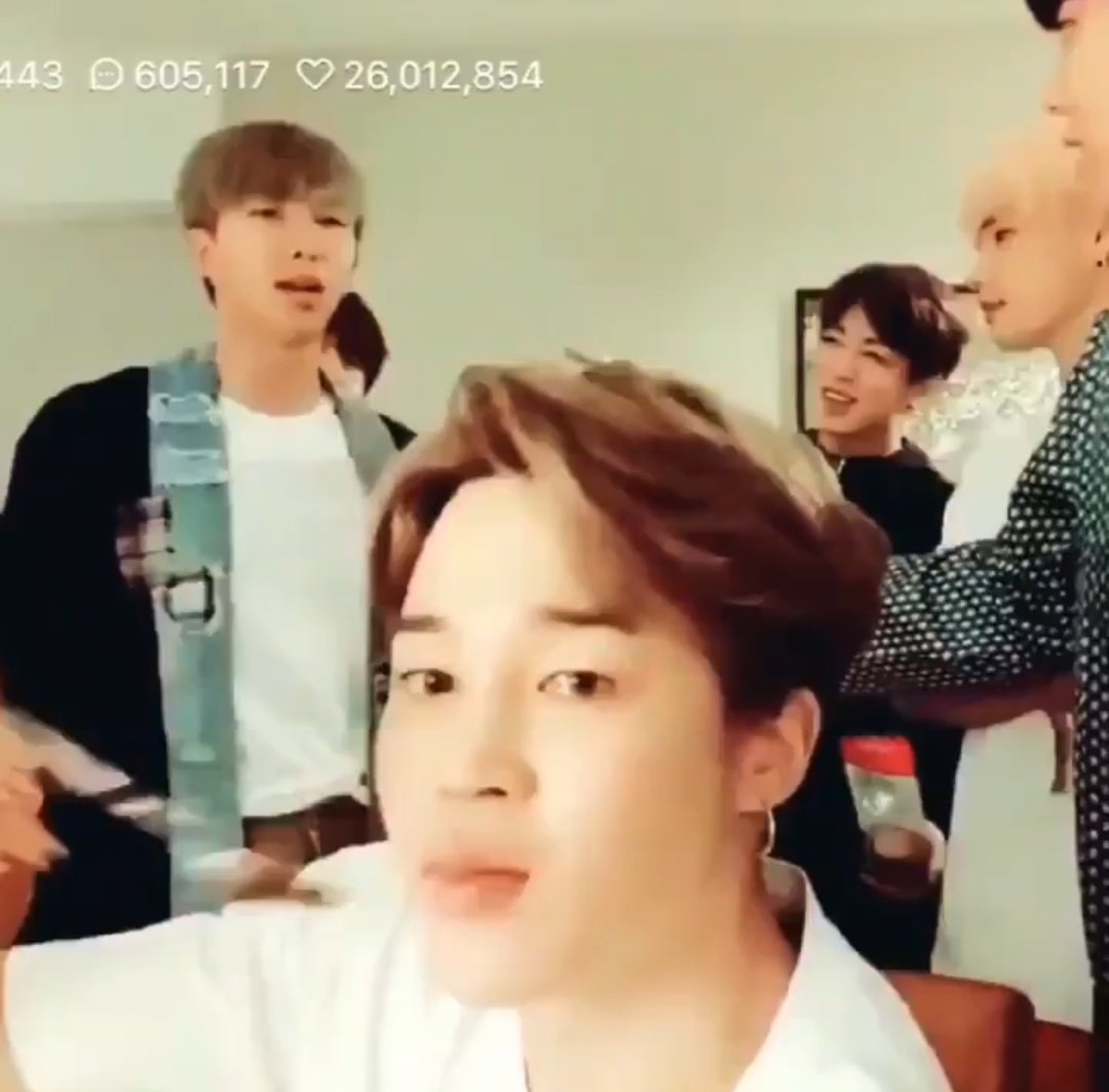 " bts abriu uma live" é sinônimo de caos - a thread de saudades