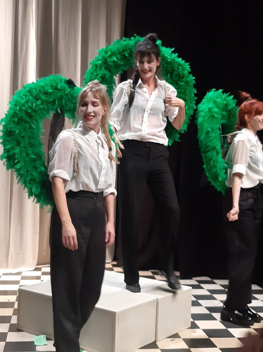 Qui vagi al <a href="/maldateatre/">El Maldà</a> a veure <a href="/thefeliuettes/">The Feliuettes</a> amb el muntatge "Amor a mort" riurà, somriurà i s'ho passarà bé. Un cabaret musical interpretat per <a href="/laia_alsina/">Laia Alsina Riera</a> <a href="/lalaurapau/">Laura Pau</a> <a href="/mariacirici/">maria cirici</a>. Molt d'humor i
molta música per parlar de l'amor al llarg de la vida #AmorAMort fins al 09/02