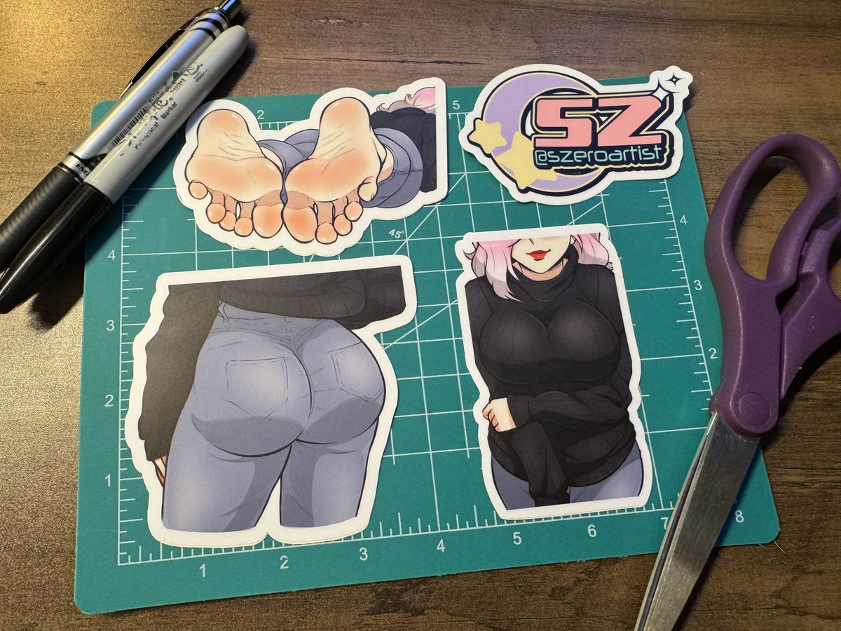 Surprise drop!

✨Donut Triple Threat XL Sticker Pack!✨
(3 XL stickers + 1 logo sticker)

These are my first 4” stickers and they came out glorious! This is a limited bundle with only 12 available so grab yours before they're gone!!
(link below)