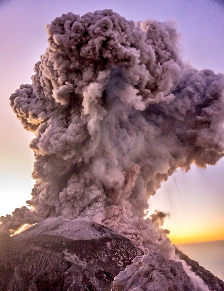 Cristian_628's tweet photo. Volcan santiaguito 29/12/2024 https://t.co/hG1ixGh3lE