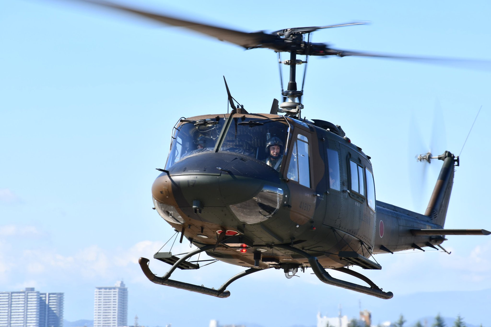 UH-1J 陸上自衛隊ヘリ 陸上自衛隊】多用途ヘリコプター UH-1J ヒューイ 着陸 - 新発田