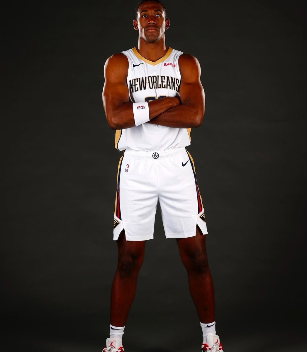 LADEig's tweet photo. The Lakers are signing Trey Jemison to a 2-way contract.

25 years old
6′ 10″
270 lbs

Thoughts? 👀 https://t.co/4knJiB5Vwf