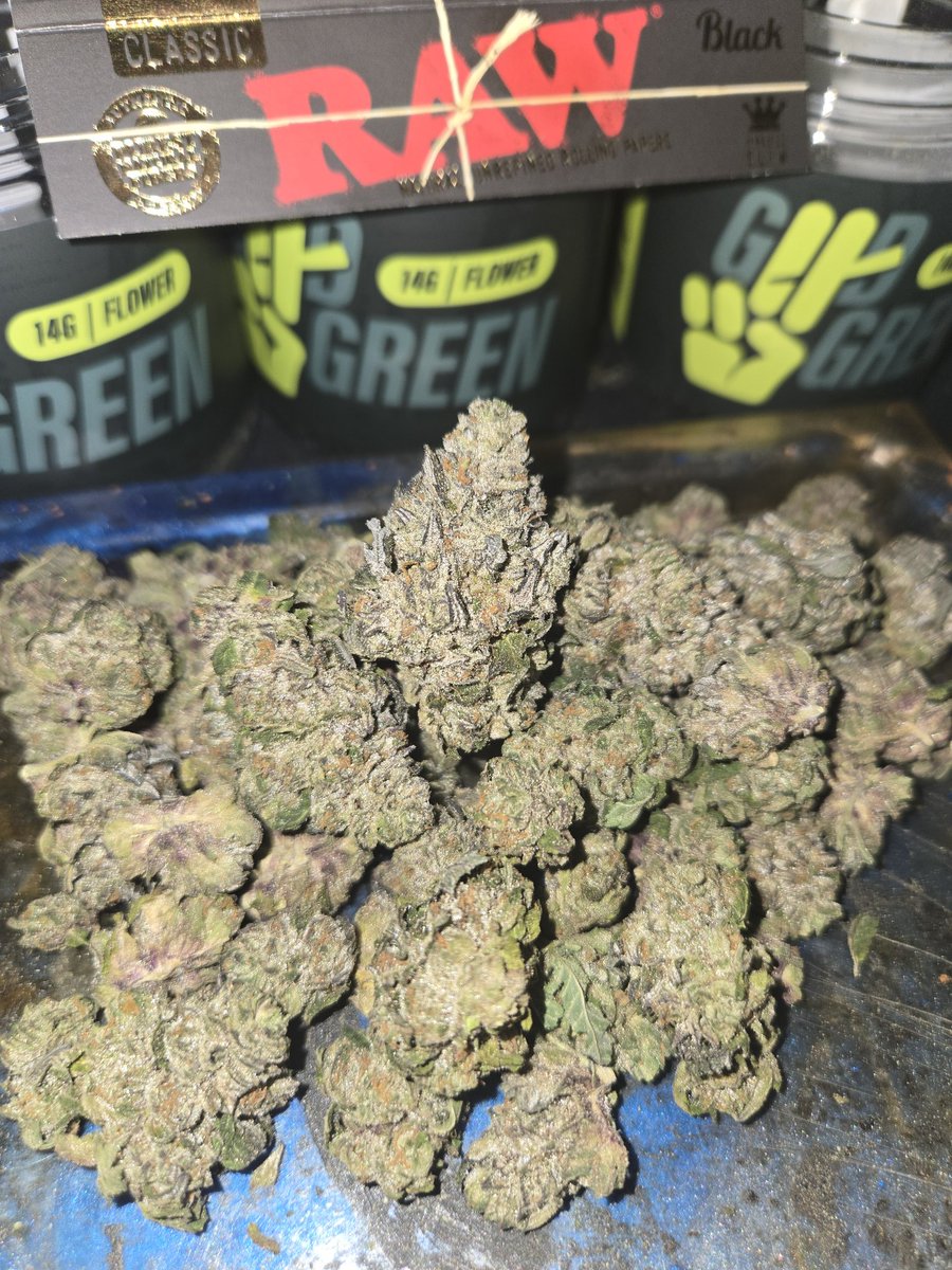 VerumaWay448's tweet image. Some Rose Gold Runtz from Good Green. It indeed smokes. #WeedLovers #CannabisCommunity #cannabisculture #GoodGreen