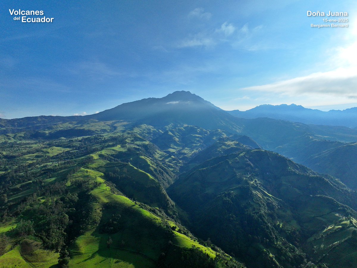 estratovolcán lava color icono vector ilustración 21705736 Vector en  Vecteezy, image size:1200x899