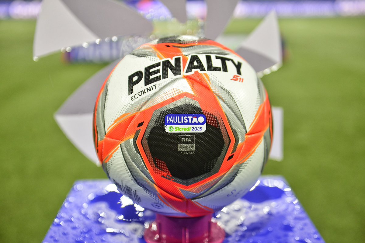 Paulistao's tweet photo. A BOLA OFICIAL DO PAULISTÃO SICREDI 2025 ⚽🔥
Alta performance e sustentabilidade. A nova S11 Ecoknit foi feita no detalhe pra fazer o talento dos craques do Paulistão Sicredi aparecer. 🚀
#NuncaFoiSorte #S11Ecoknit https://t.co/rqXLYtlb1F
