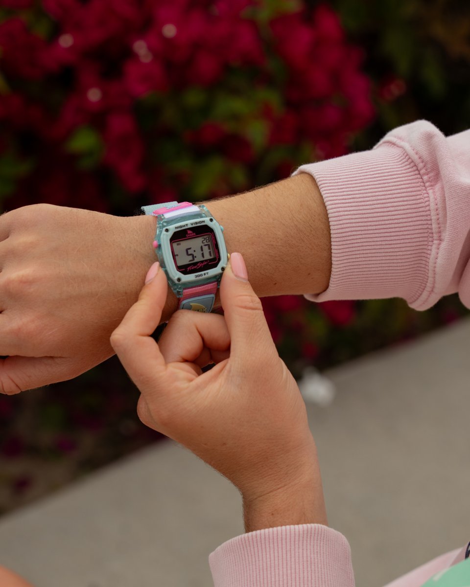 freestyle_watch's tweet photo. Caroline Marks’ signature Shark Classic Clear Blue Sky keeps us riding the wave of style and precision—just like the champ herself 🌊#carolinemarks #surfsup #surftime #surfer #surf #beachstyle #beachaccessories #watchdaily #watchoftheday https://t.co/qpFhPW5JUl https://t.co/5hhxAKE2Vi