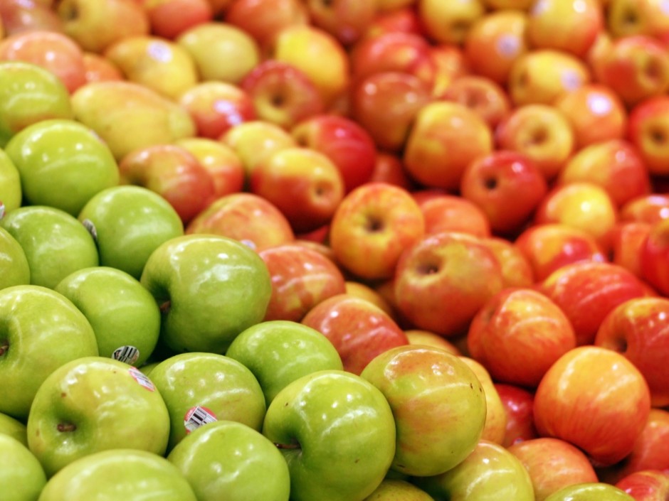 An apple a day keeps the doctor away and it's easier to do than you'd think. 🍏 From morning bites to evening treats or just as a simple snack, numerous apples varieties grow in the U.S. so there is an option that's right for every occasion. 🥄🍎 How do you enjoy your apples?