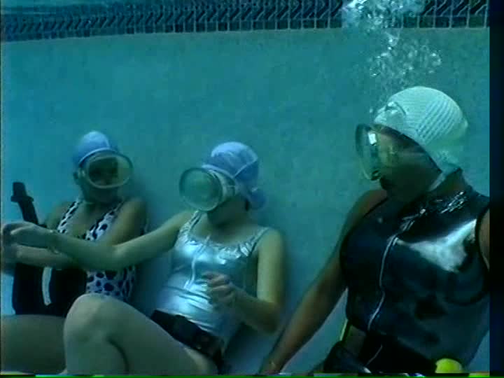WamtecTV's tweet photo. Custom Swim Caps video #2 - 3 girls #underwater #swimcaps #breatholding https://t.co/RnCTlwL8cr via https://t.co/2AXBFR9nwd https://t.co/UX0uH2SX2e