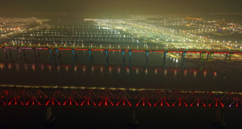 observer_voice's tweet photo. Tirtharaj' Prayagraj, illuminated with the aura of faith and spirituality. An amazing, supernatural, and joyful scene on the third night of MahaKumbh 2025.

#MahaKumbh2025 https://t.co/2WtJGc9eGE