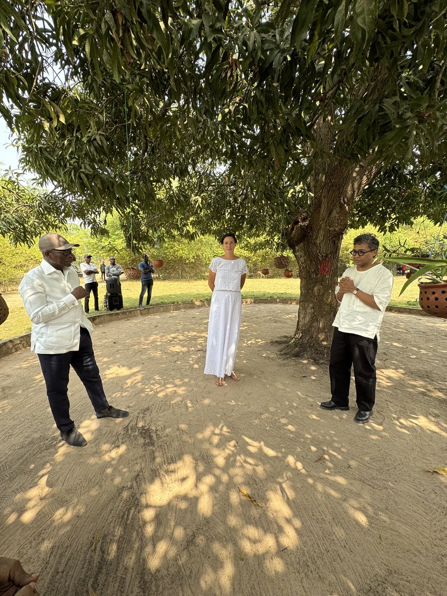 Samedi 11 janvier, le Président de la République du Bénin inaugurait l’exposition PROMESSE et le Musée des Promesses de #JoëlAndrianomearisoa, <a href="/FondationZinsou/">Fondation Zinsou</a>