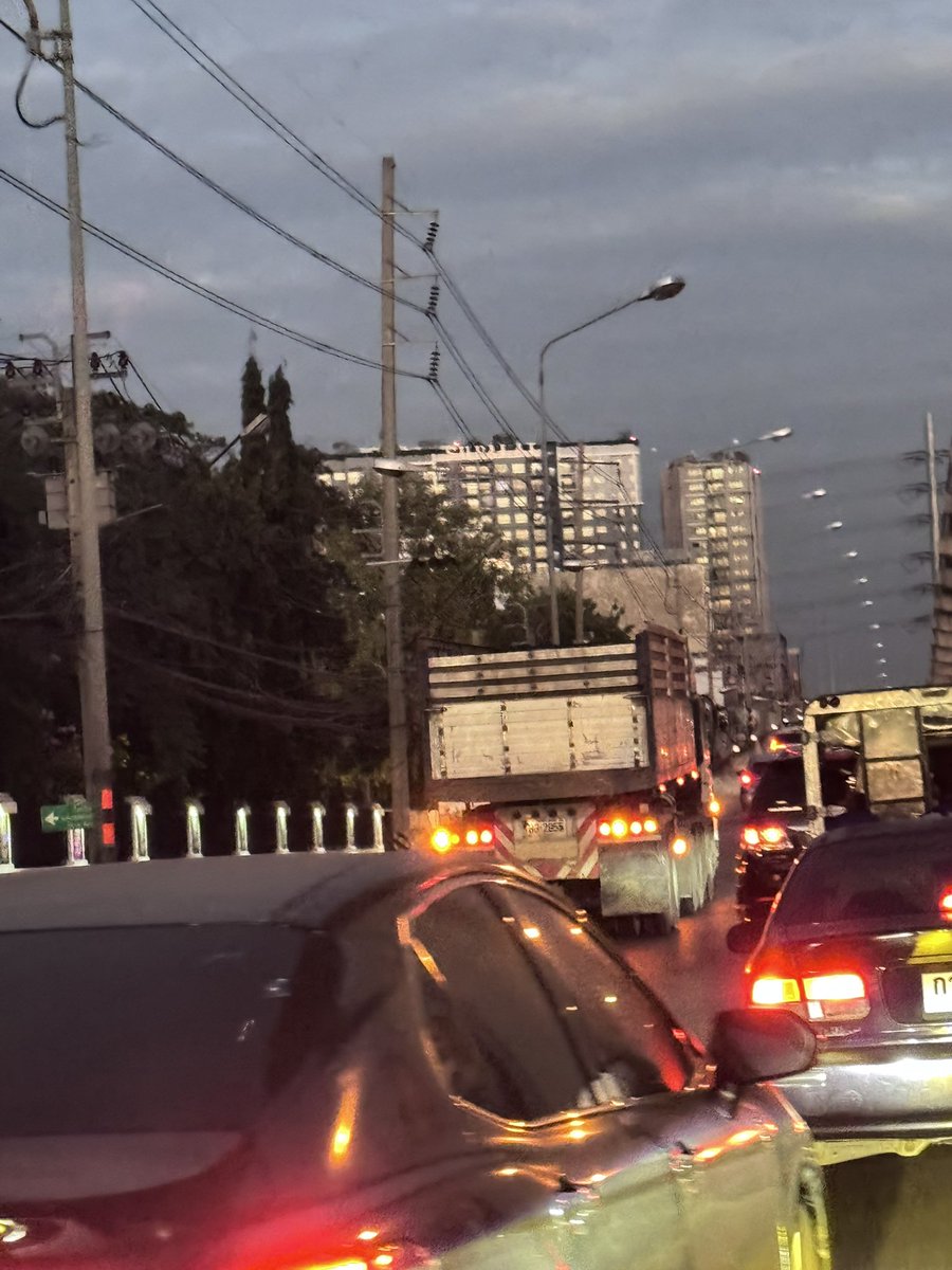 Jay_Thuwanan's tweet photo. มีอุบัติเหตุเชิงสะพานข้ามแยกคลองประปา ถ.แจ้งวัฒนะขาออก เวลา 06.29 น. @fm91trafficpro https://t.co/67xpMd8nLV