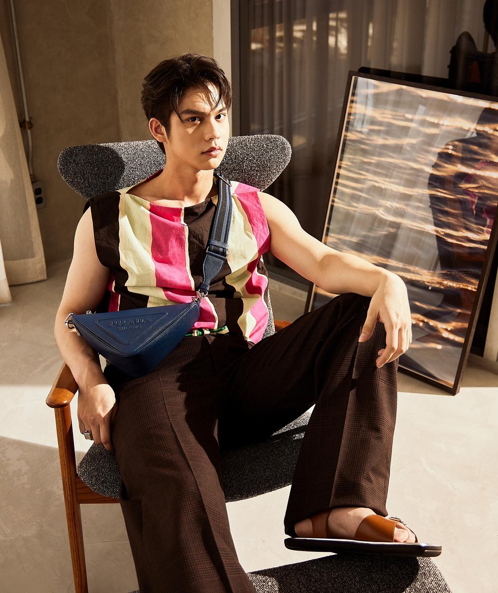 kaoru_2gether's tweet photo. 2022.01.16   3 years ago ①

『🔅🐰🤟❤❤』

 #PradaFW22
 #bbrightvc

cr. eedzilar IG https://t.co/oGixWEl2tG