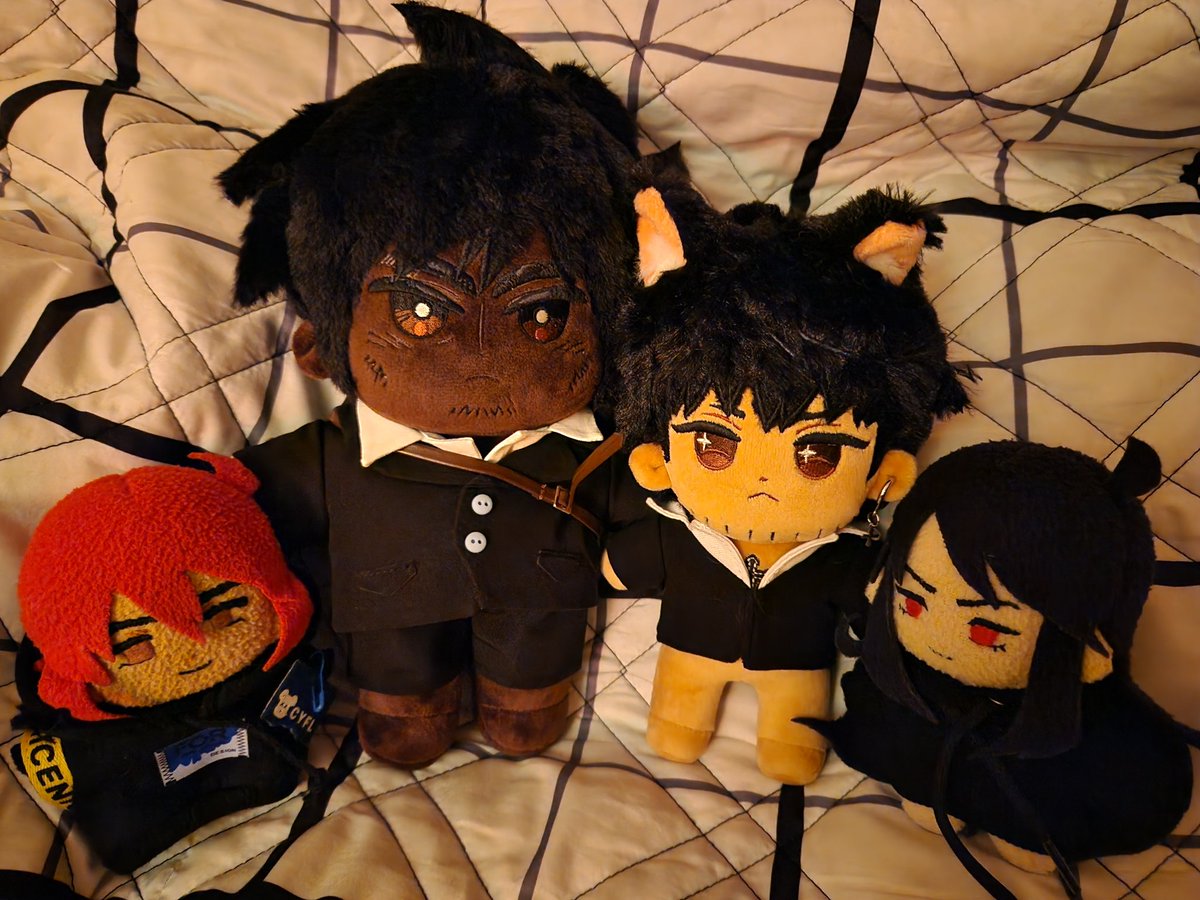 Mama_Ali_Cat's tweet photo. got my plush from @pawschamp !!! buddied up with my woowoo from @snazzyskeletons and my ocs! he is sooooo darling, i am excited to have his chunky little self in my life. 🥺 all the extras from the milestones are perfect too. and the cute wolfwood doodle. 😭💖 https://t.co/LwtW9sazx3