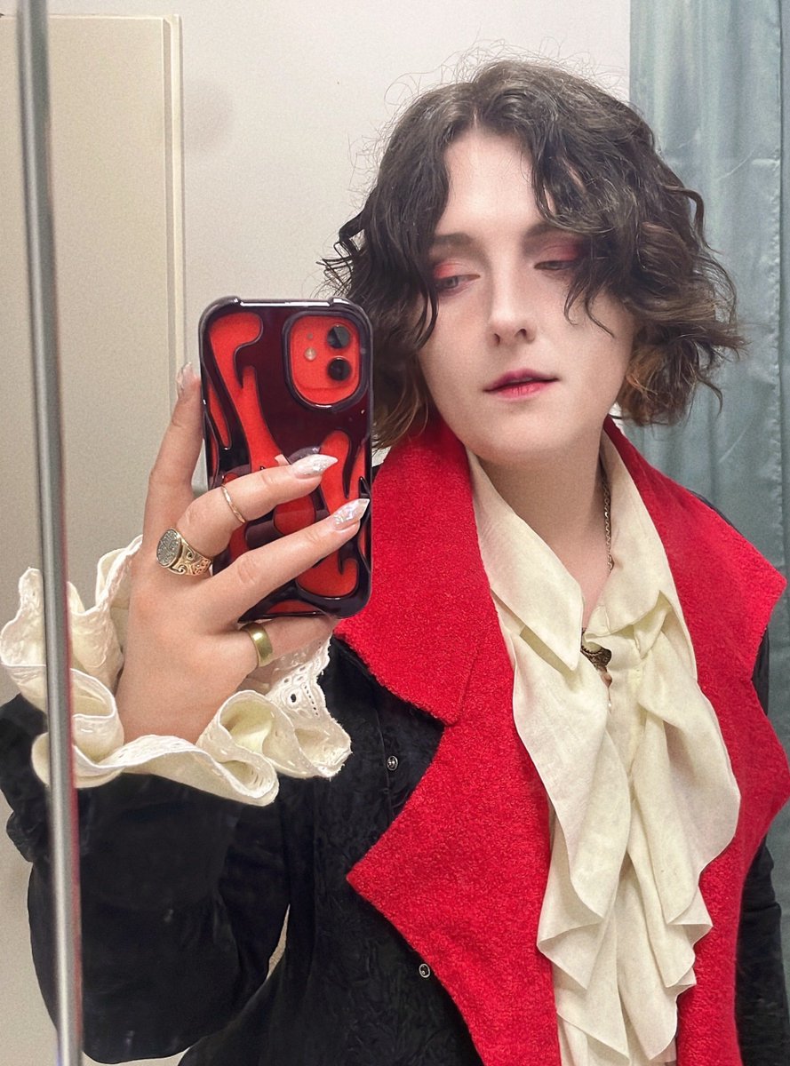 🪳📻 roach king geal 📻🪳@ Dokomi tweet media