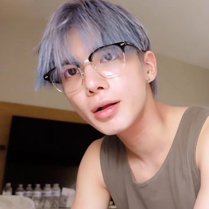 pettitekai's tweet photo. some nights, tyun goes to hyvka's bedroom to start touching him... he begins to whisper to him how much he admires him and loves him. . ♡  ּ  ִ⠀ ๋ https://t.co/2n8QSTCtLV