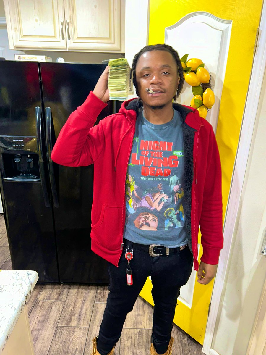 CrashdaCoupe's tweet photo. Ion have shit for nobody ain’t no eating off my plate 🌞 https://t.co/vQ3sI3zTzt