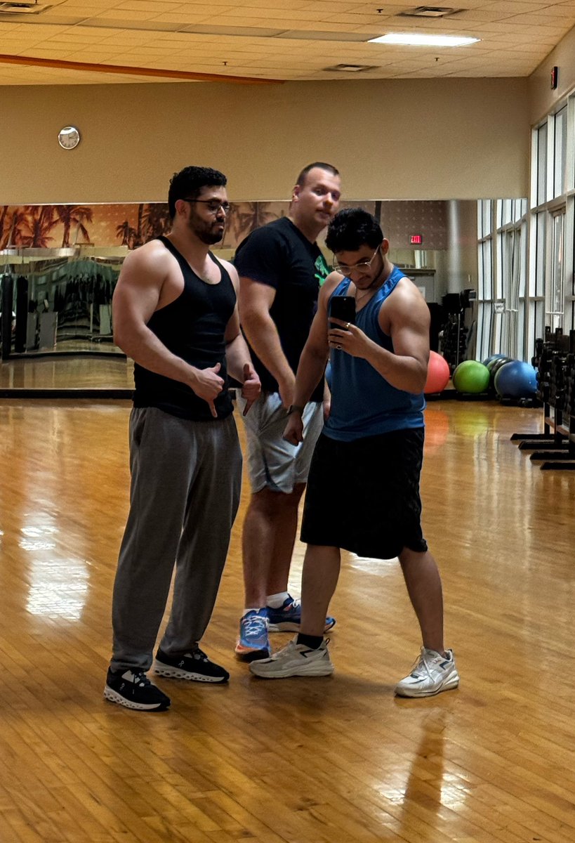 Status post 2 hours of weight training and boxing session with my resident boys ! The pump is unreal 💯 

Cals burned ~ 1100 
Satisfaction level ~ 100% 

Did you workout today ?