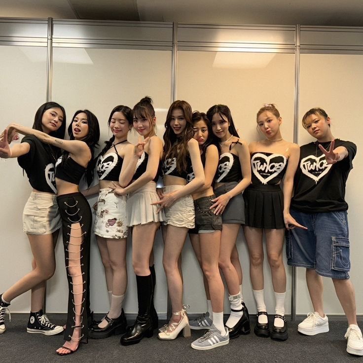 misharonce's tweet photo. músicas brasileiras que são a cara de cada membro do twice- a thread 🇧🇷😁 https://t.co/SGPzmpgry6