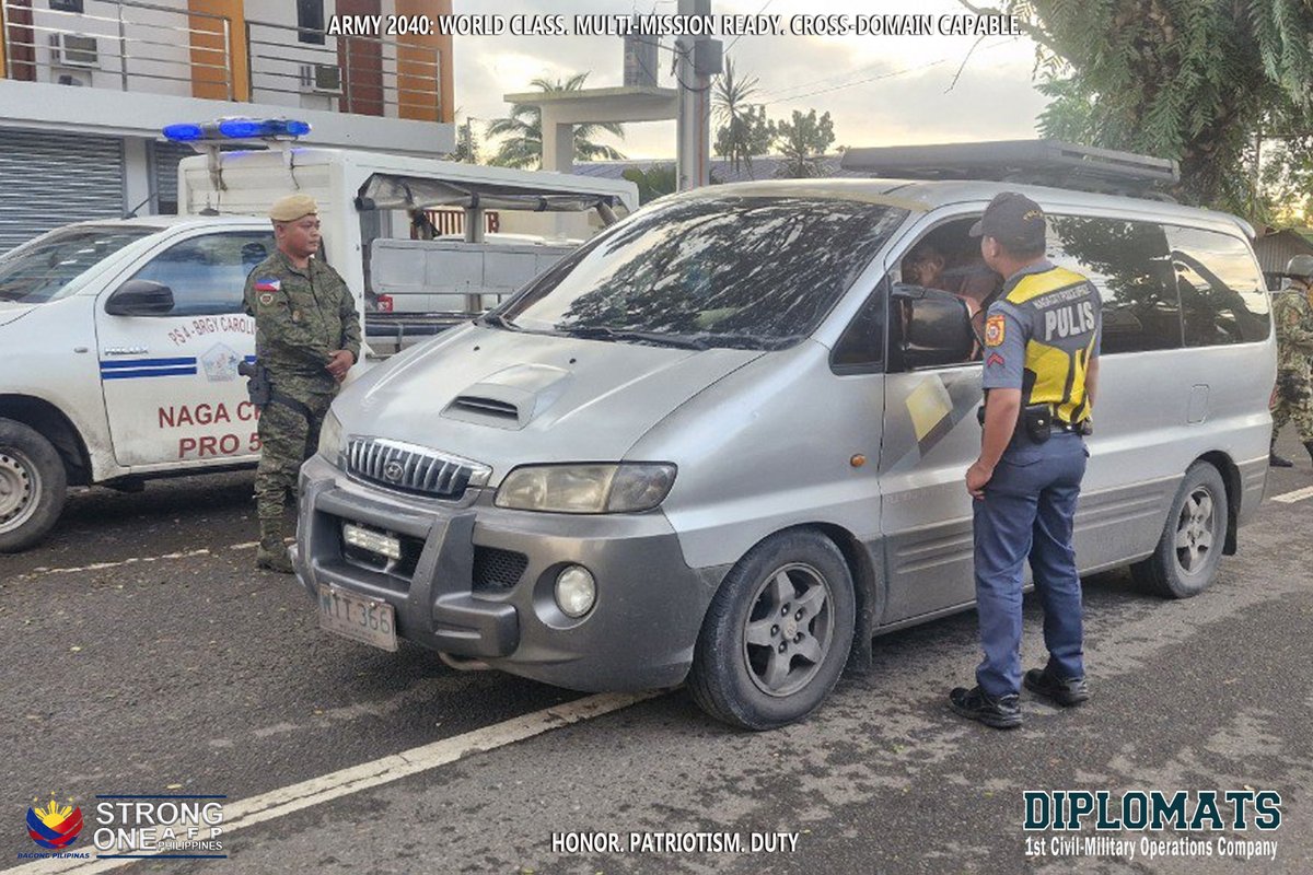 Nine1Diplomats's tweet photo. JOINT AFP - PNP COMELEC CHECKPOINT

#AFPyoucanTRUST
#PhilippineArmy
#StrongUnitedReliable
#KaagapayNgMgaBikolano https://t.co/g7nFpC5LsW