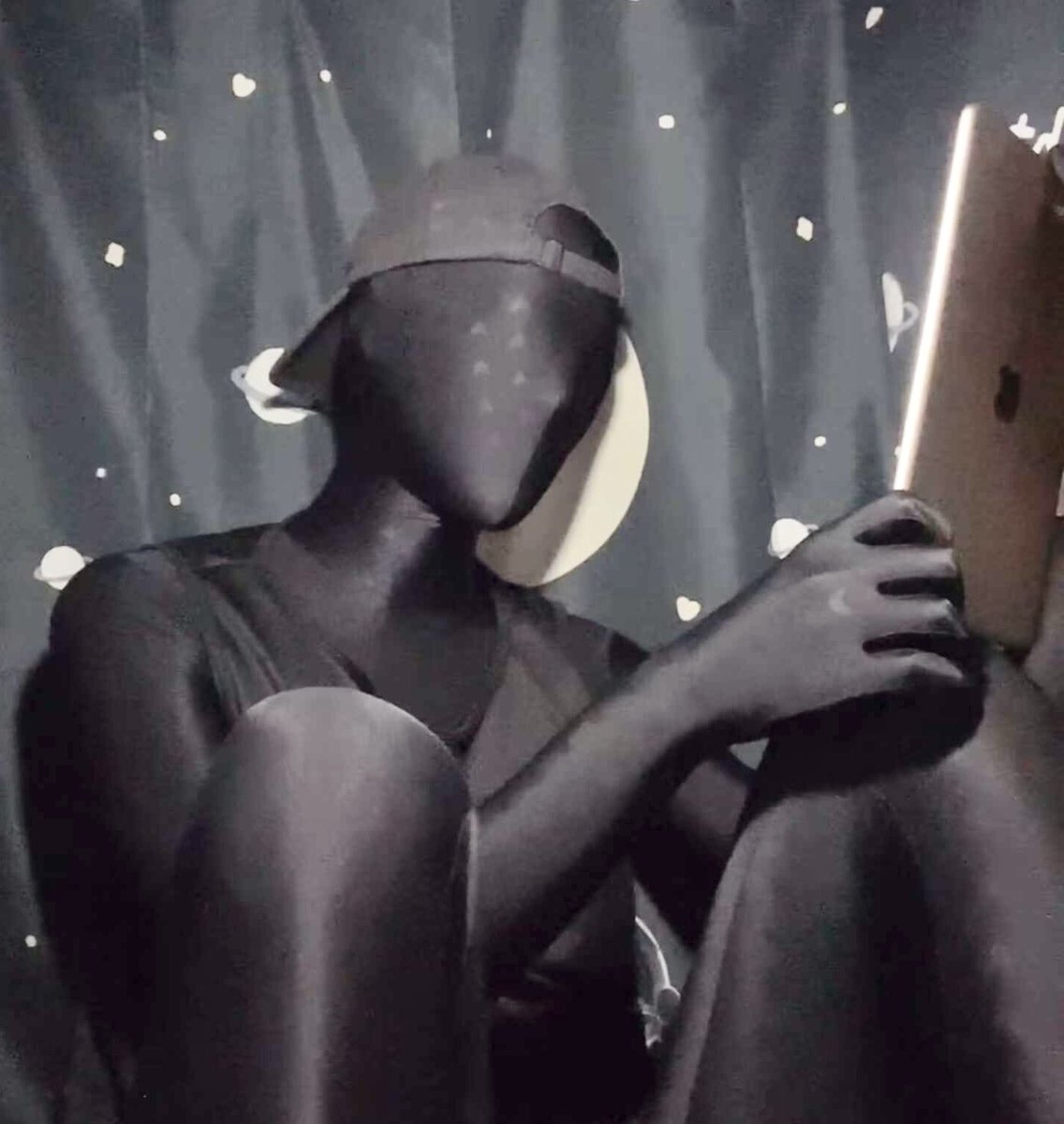 让我康康你在干什么？
#zentai #全包紧身衣