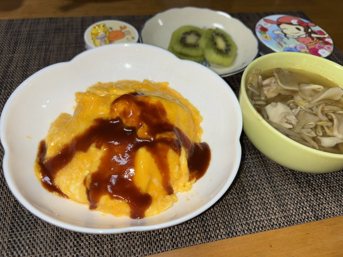 デミグラスソースと減塩スープのオムライス