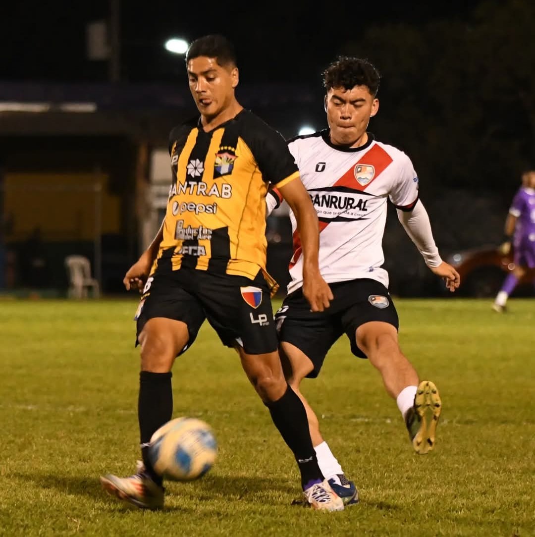 DivisionLiga's tweet photo. Aurora 6x0 a Amatitlán en juego de presentación de las pepescas, el escenario fue el estadio Guillermo Slowing de Amatitlán.

En dicho compromiso anotaron Escobar, Urías, Yecid Ibarguen, Ruiz, Ticurú y Nicolás Lovato.

 #ElFutbolNosUne #FutbolParaLaGente 

📸Aurora FC Oficial https://t.co/OzREjNAvO2