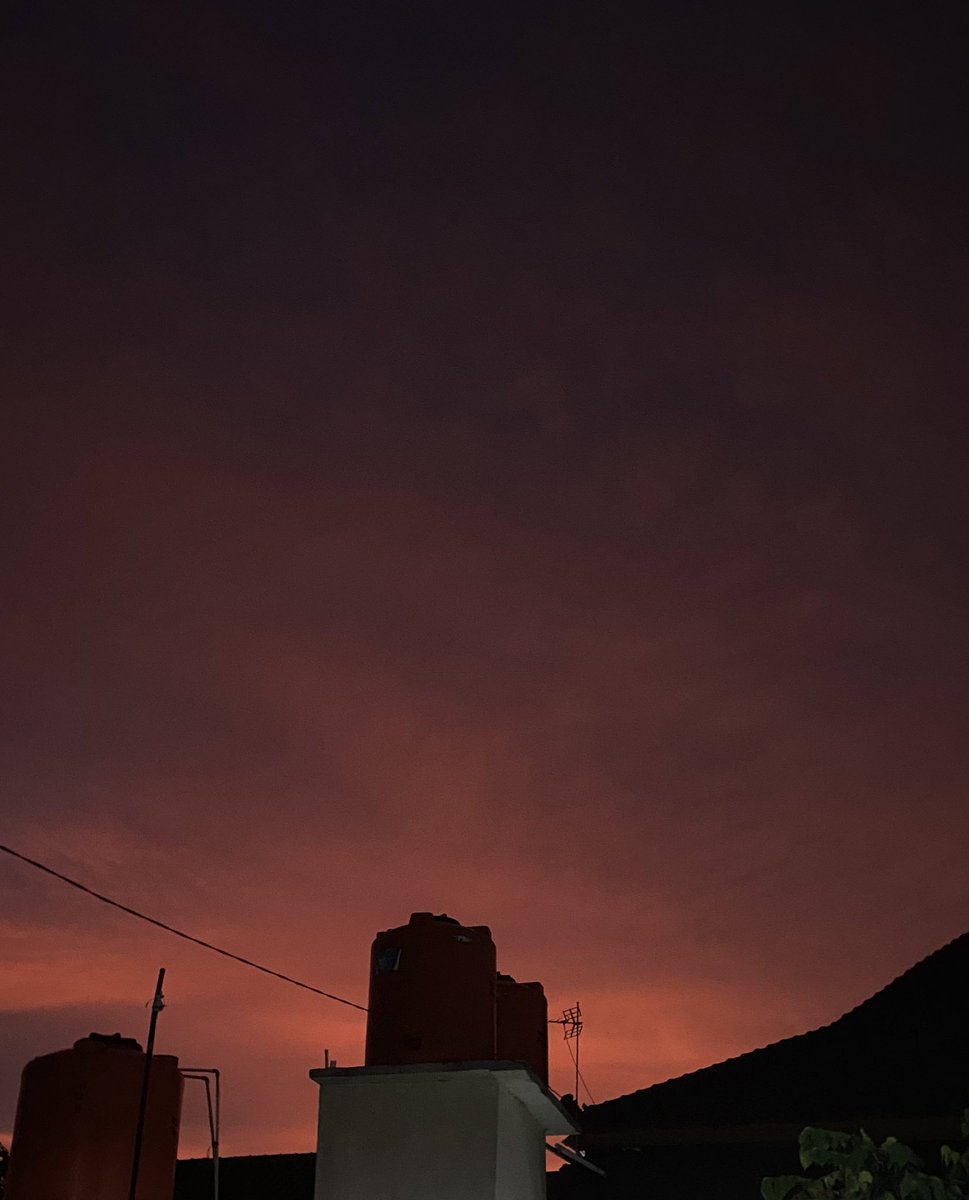 ada yang semalem ngeliat sunset sebagus ini meskipun uda jam 6 malem. masyaaAllah😍❤️✨