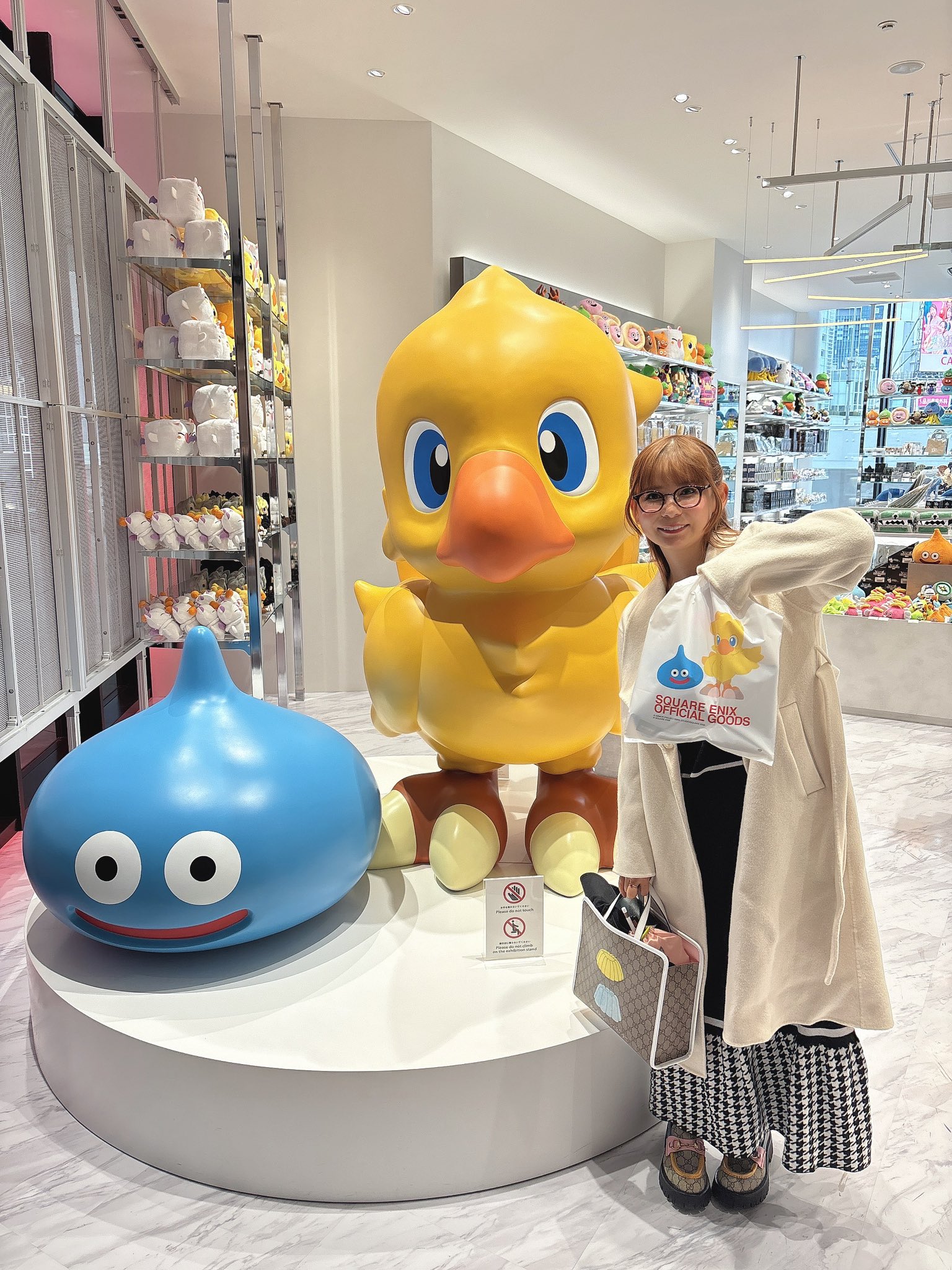 中川翔子サイン入り ドラクエ ライブスペクタクルツアー 限定缶バッジ 非売品 中川翔子サイン入り ドラクエ ライブスペクタクルツアー 限定缶