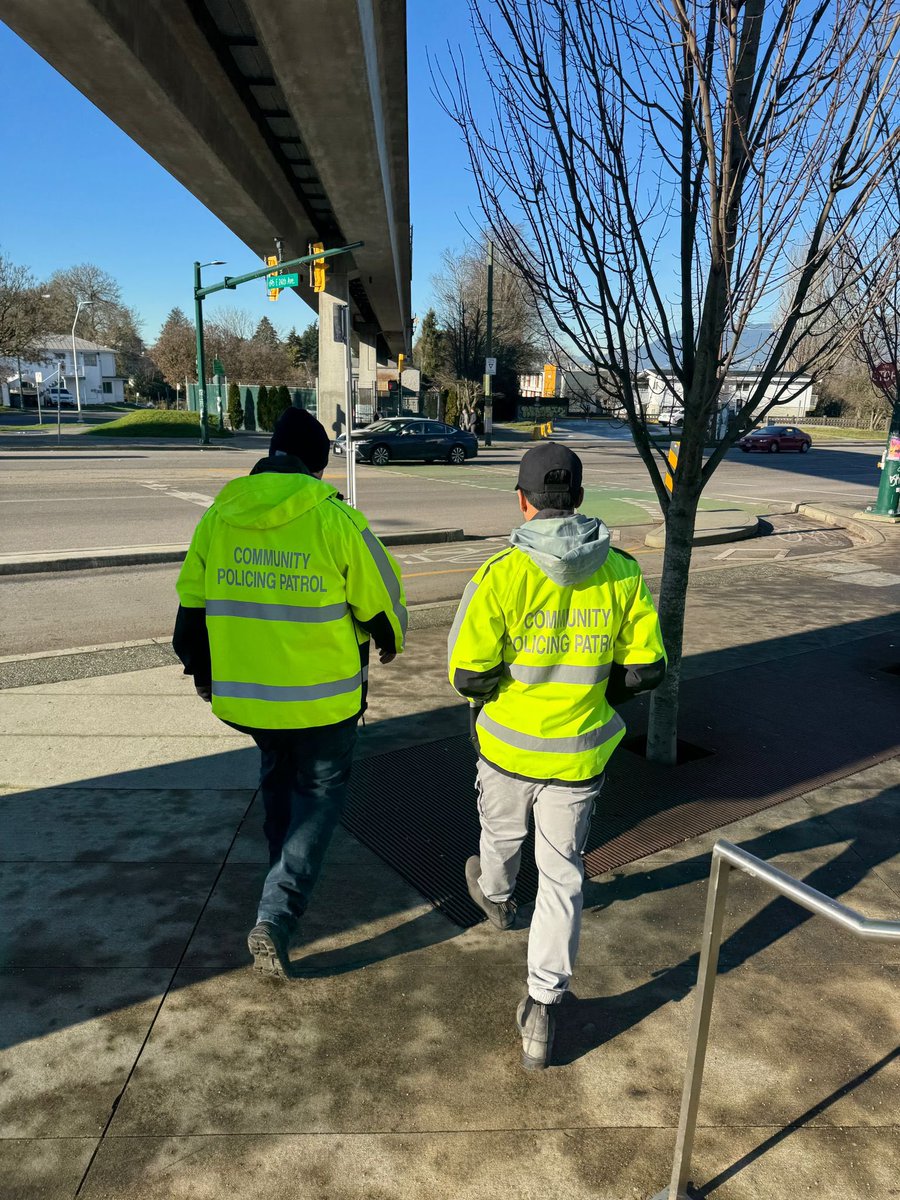 CollingwoodcpcC's tweet photo. 1/2
@CollingwoodCPC
2nd #patrol for Wed
January 15th, w/ 3
#volunteers Michael,
Mason & Kristian were
dispatched to the
#CedarCottage on a Service Call, which they
checked accordingly.
They assisted a business where
@VancouverPD attended.
They then dealt w/
issues in the area. https://t.co/kbqyUdjfY9