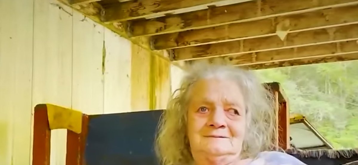 1MissBridget's tweet photo. Listen! I'm watching J Aubrey's latest vid abt Tyler Oliveira & there's a segment of the video talking abt The Whittakers, the most inbred family in America
Now, I'm not trying to talk sht, but tell me these people don't have that SAME droopy eye that GG has!!!!! #TellMeImLying https://t.co/k7qLJ12nly