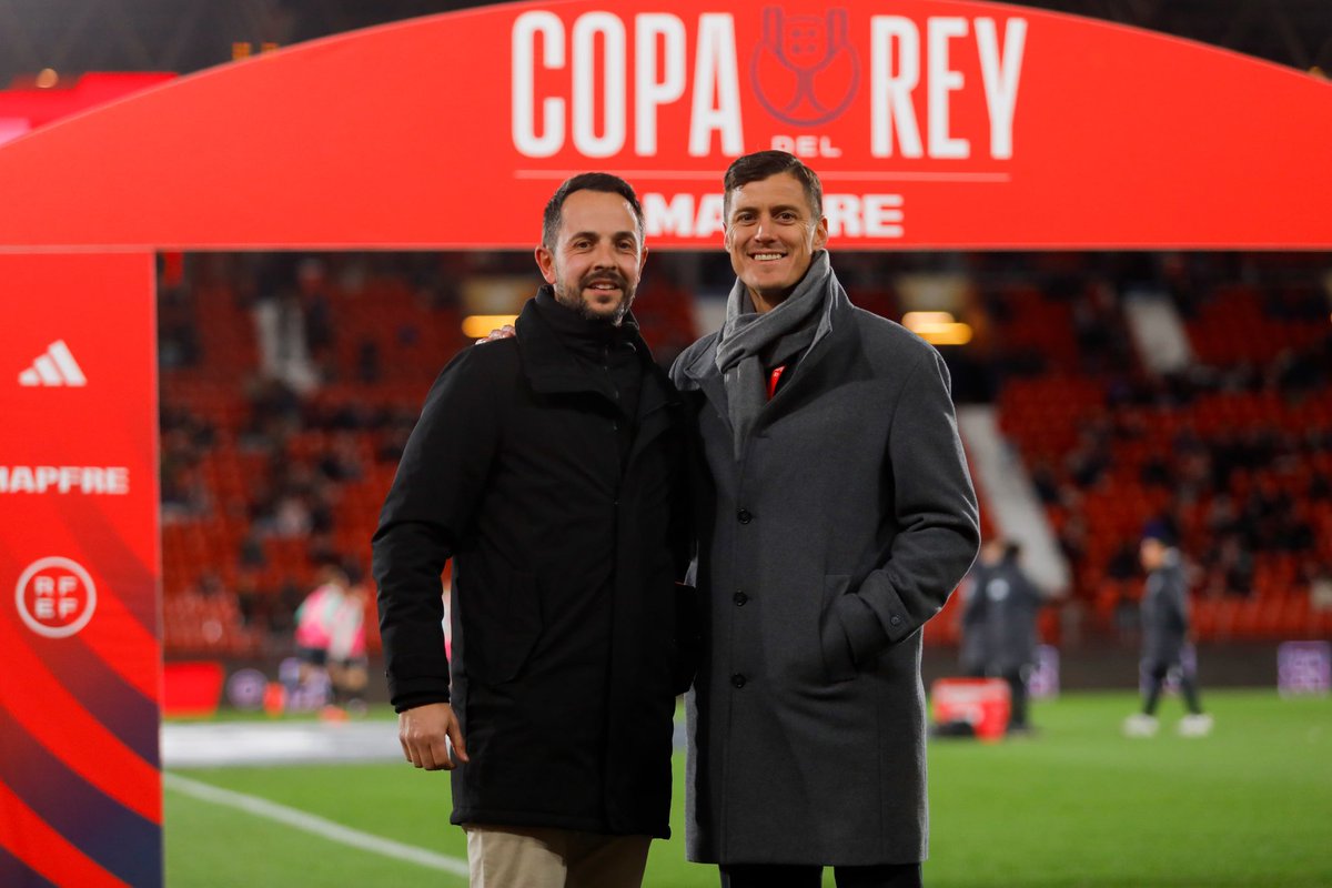 martin mantovani (@mantovanimartin) on Twitter photo Pasaje a cuartos <a href="/CDLeganes/">C.D. Leganés</a> en <a href="/copadelreyRFEF_/">Copa del Rey</a> con la presencia de una leyenda! gracias por estar presente amigo <a href="/carl9s_alvarez/">Carlos Àlvarez</a> @ Pasaje a cuartos <a href="/CDLeganes/">C.D. Leganés</a> en <a href="/copadelreyRFEF_/">Copa del Rey</a> con la presencia de una leyenda! gracias por estar presente amigo <a href="/carl9s_alvarez/">Carlos Àlvarez</a> @