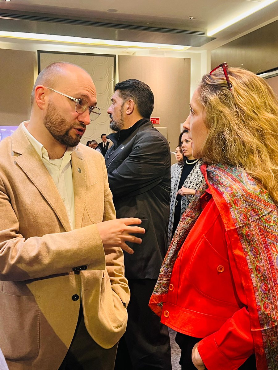 TemistoclesVR's tweet photo. Acompañé a la Jefa de Gobierno @ClaraBrugadaM y al titular de #SECGOB @craviotocesar en el Foro de Consulta para una Migración, Ordenada, Segura y Regular, donde se reforzó el compromiso para garantizar el trato digno y el respeto a los derechos, sin exclusión ni criminalización, junto con el diálogo ciudadano para la construcción de estrategias para la gestión migratoria. 

La migración no es un fenómeno aislado, es un asunto de justicia social. 
Construyamos juntos y juntas una política pública ejemplar.