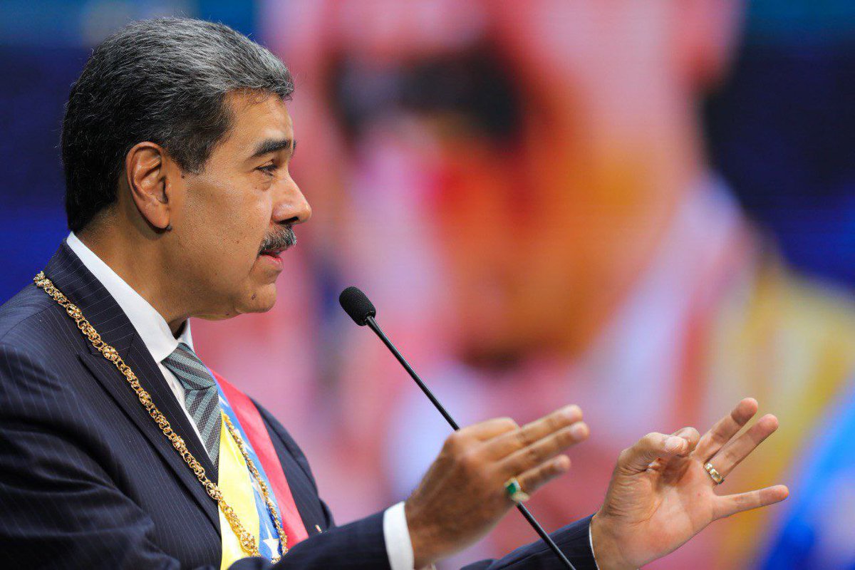 Celebró la decisión del Compatriota Bolivariano Trabajador Presidente y Comandante en Jefe <a href="/NicolasMaduro/">Nicolás Maduro</a> de crear la Comisión Nacional Unitaria e Incluyente para la Reforma Constitucional, presidida por el Compatriota Bolivariano   Tarek Wiliam Saab.
<a href="/TarekWiliamSaab/">Tarek William Saab</a>
