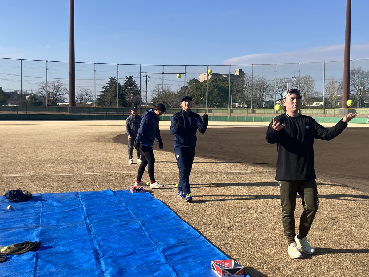 ydb_yokohama's tweet photo. 本日 #佐野恵太 選手、#山本祐大 選手、#知野直人 選手が倉敷市内で自主トレを公開しました✨

#自主トレ公開
#baystars https://t.co/3MlkUm5lHv