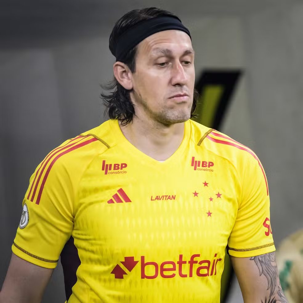 futurefoot_'s tweet photo. Vocês conseguem enxergar, como eu, uma difícil adaptação do Cássio no Cruzeiro, visto que o Diniz cobra muito dos goleiros jogando com os pés?

Deixem aí nos comentários!

🦊 #CRUxSPFC 🇾🇪 #FCSeries #FloridaCup https://t.co/ndTCAcBYlx