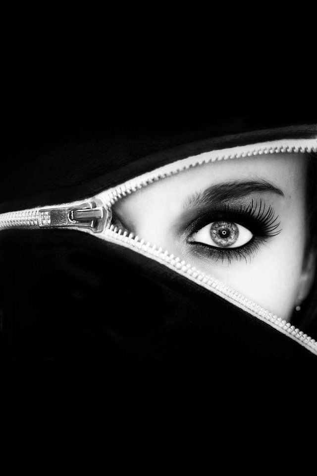 #inSuperficie non è visibile, ma nessuna storia lega quanto quella soltanto sfiorata e mai vissuta.