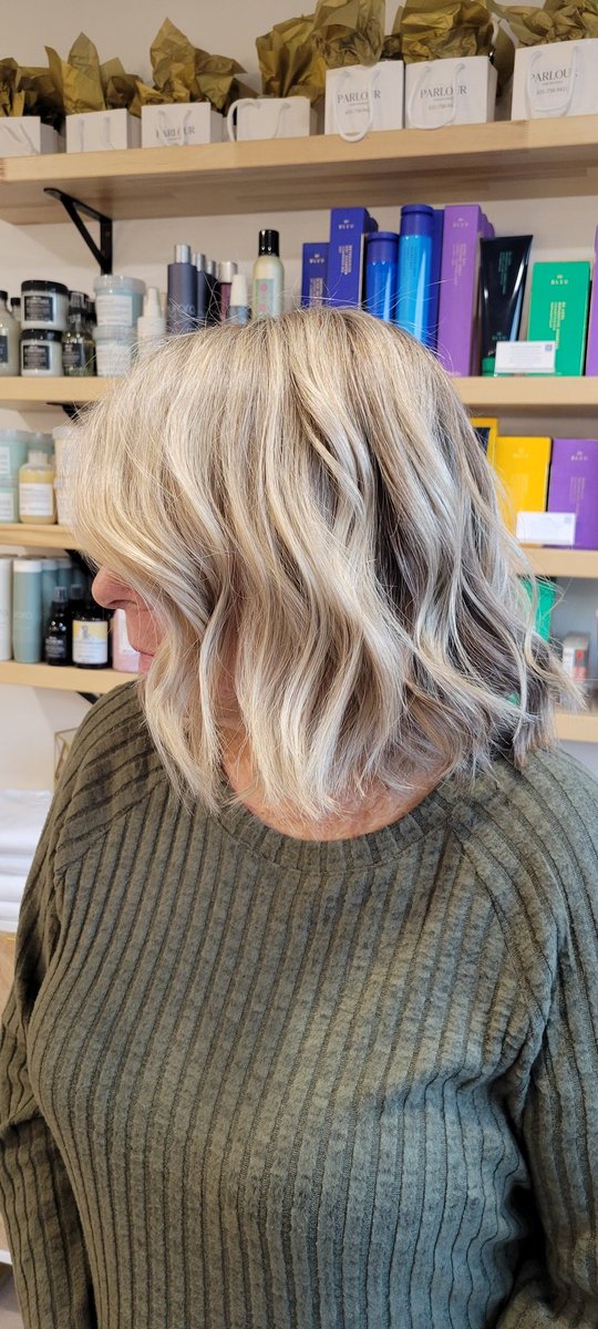 drager_ann's tweet photo. New Year and New hairstyle, cut off 5 inches. 🤍 https://t.co/UgSKqBcwk2